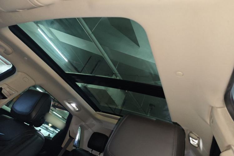 Used Cadillac XT5 2018 25T Luxury Model Headliner