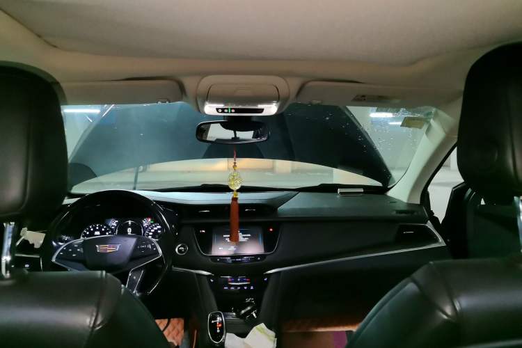Used Cadillac XT5 2018 25T Luxury Model Headliner