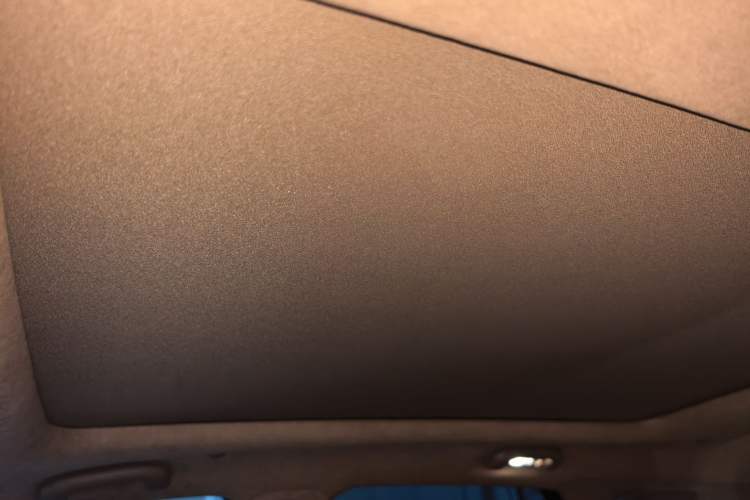 Used Cadillac XT5 2018 28E 4x4 Platinum Edition Headliner