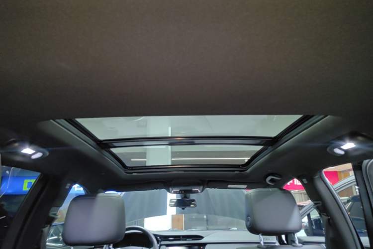 Used Cadillac XT5 2018 28E Four-Wheel Drive Tech Version Headliner