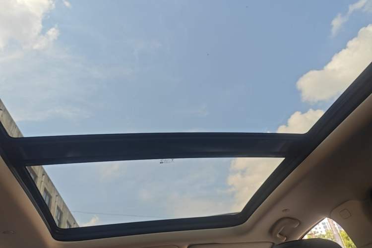 Used Cadillac XT5 2018 28T Four-Wheel Drive Luxury Model Headliner