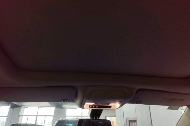 Used Cadillac XT5 2018 25T Luxury Model Headliner