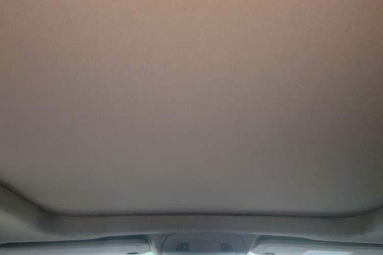 Used Cadillac XT5 2018 28E 4x4 Platinum Edition Headliner