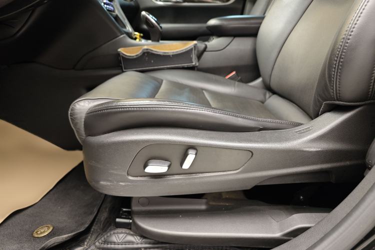 Used Cadillac XT5 2018 25T Luxury Model Interior 1