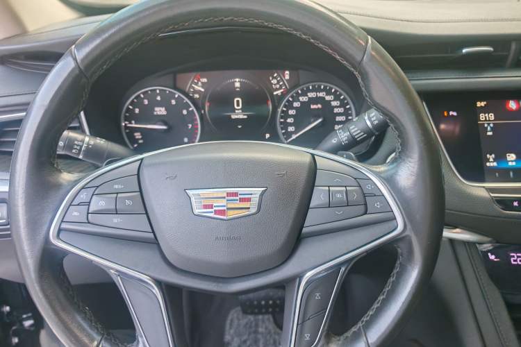 Used Cadillac XT5 2018 25T Luxury Model Interior 1
