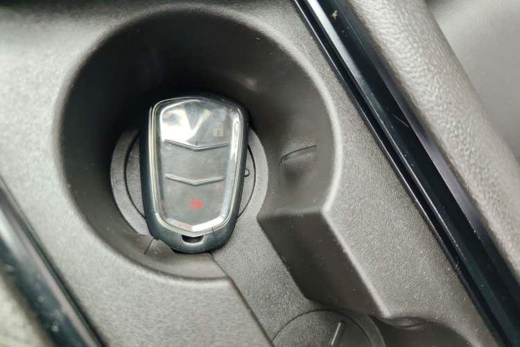 Used Cadillac XT5 2018 25T Tech Model Interior 1