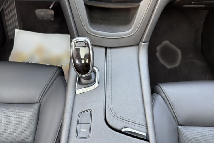 Used Cadillac XT5 2018 25T Luxury Model Interior 11