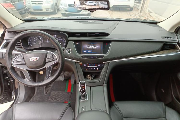 Used Cadillac XT5 2018 25T Luxury Model Interior 2