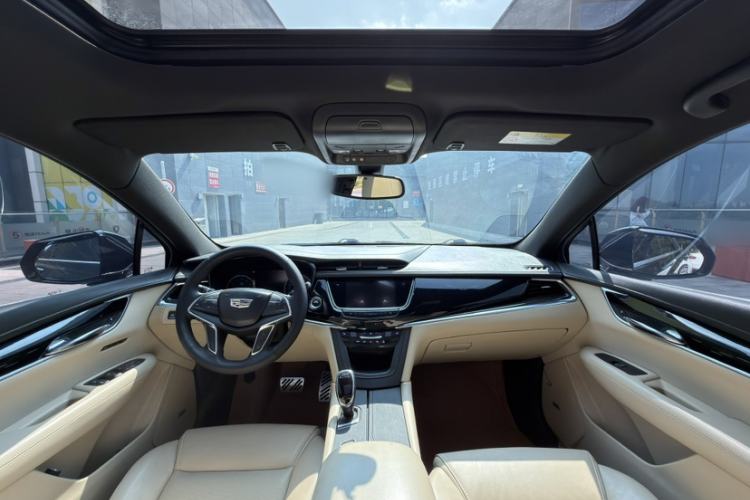 Used Cadillac XT5 2018 25T Luxury Model Interior 2