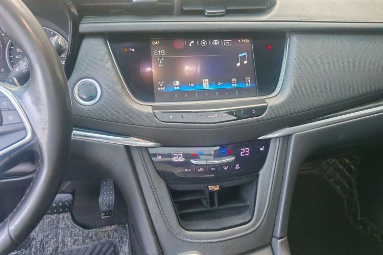 Used Cadillac XT5 2018 25T Luxury Model Interior 2