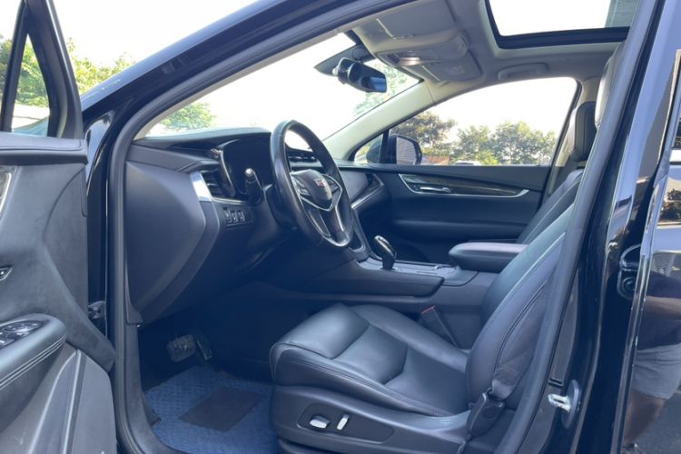 Used Cadillac XT5 2018 25T Luxury Model Interior 2