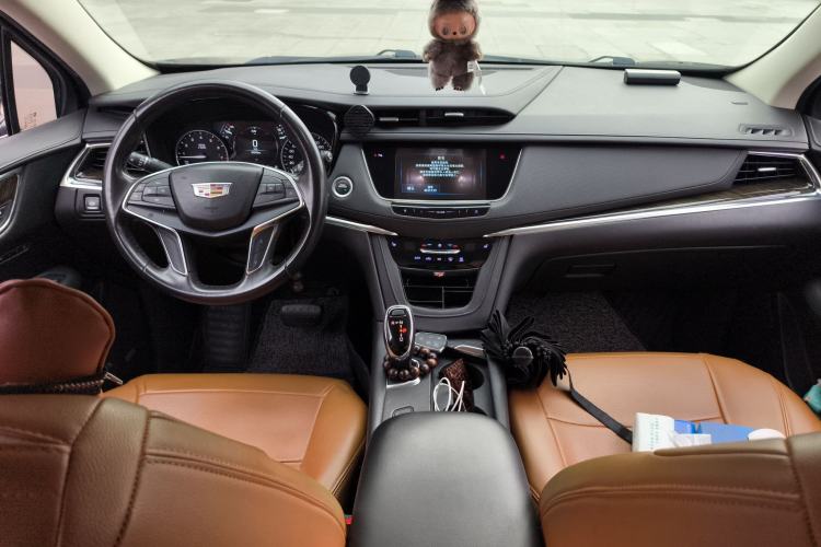 Used Cadillac XT5 2018 25T Luxury Model Interior 2