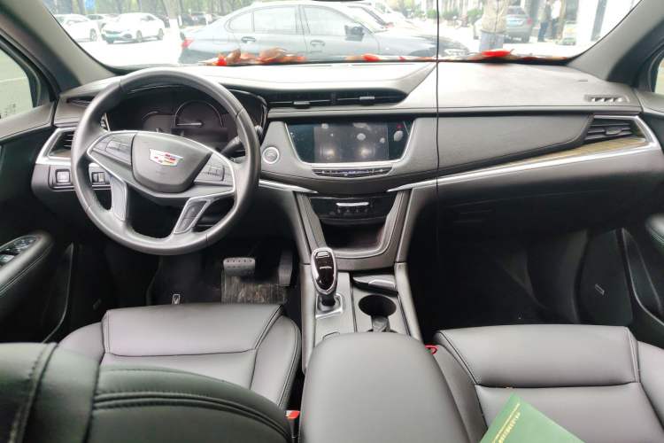 Used Cadillac XT5 2018 25T Tech Model Interior 2
