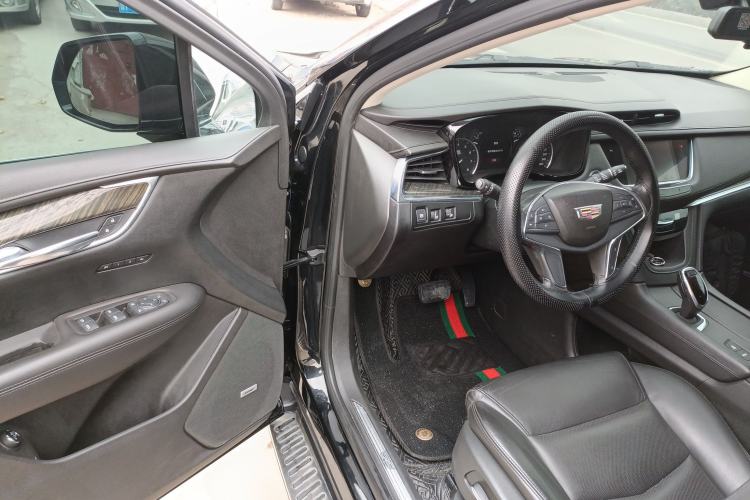 Used Cadillac XT5 2018 25T Luxury Model Interior 3