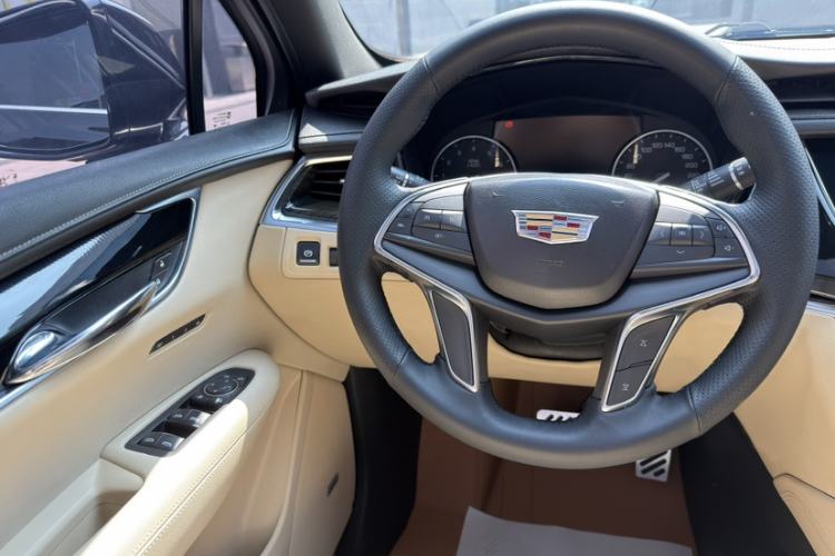 Used Cadillac XT5 2018 25T Luxury Model Interior 3