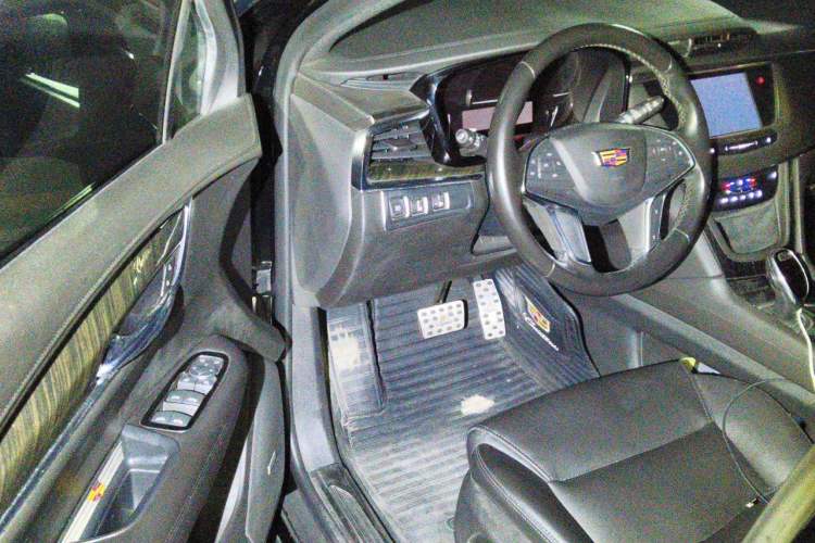 Used Cadillac XT5 2018 28E Four-Wheel Drive Tech Version Interior 3