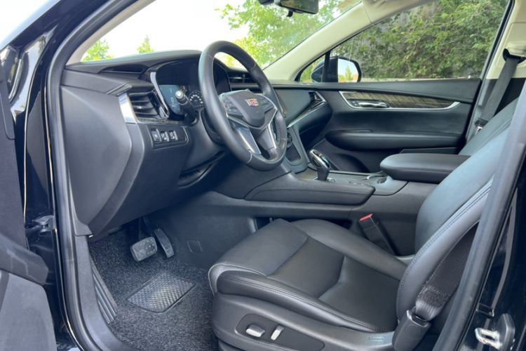 Used Cadillac XT5 2018 25T Luxury Model Interior 3