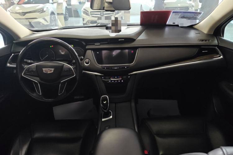 Used Cadillac XT5 2018 25T Luxury Model Interior 3