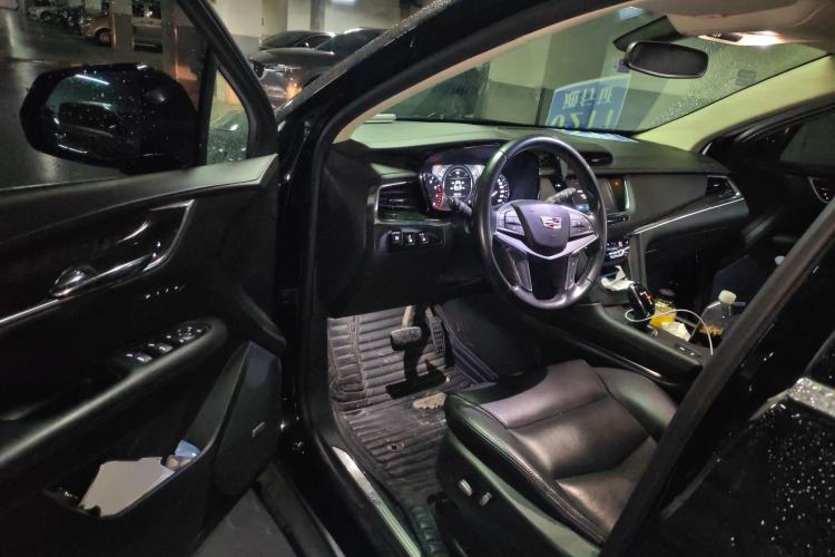 Used Cadillac XT5 2018 25T Luxury Model Interior 3