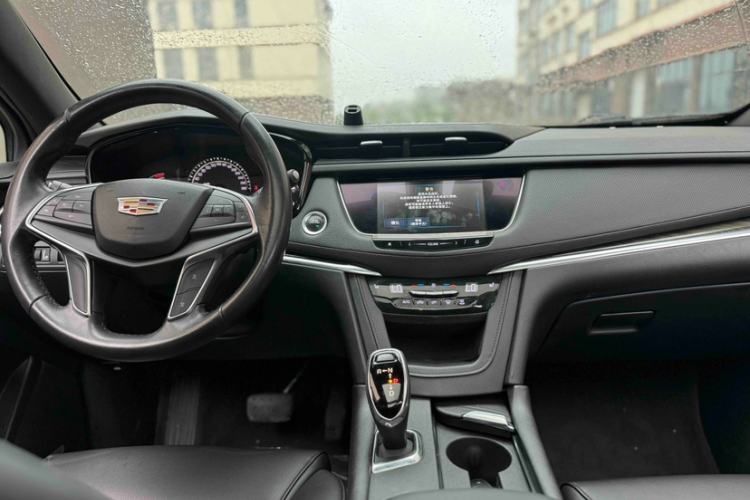 Used Cadillac XT5 2018 28E Four-Wheel Drive Tech Version Interior 3