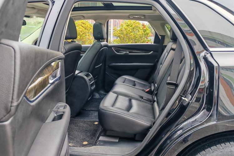 Used Cadillac XT5 2018 25T Luxury Model Interior 3