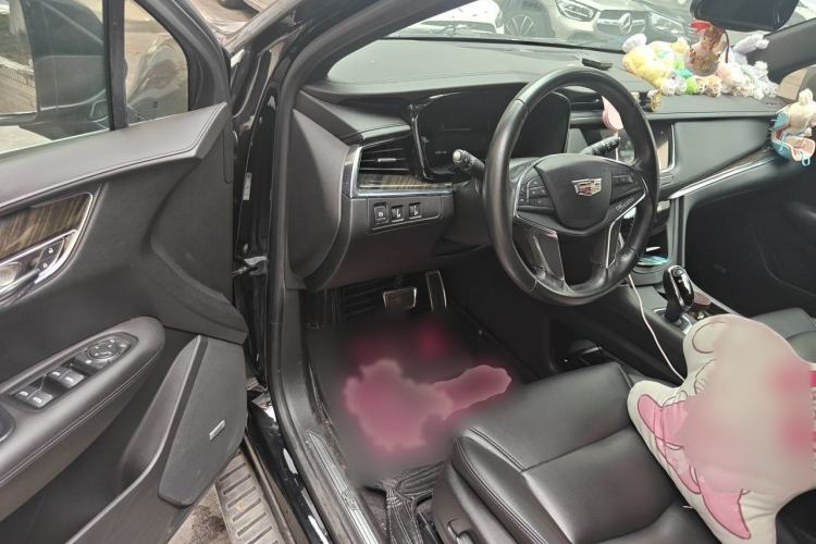 Used Cadillac XT5 2018 28E Four-Wheel Drive Tech Version Interior 3