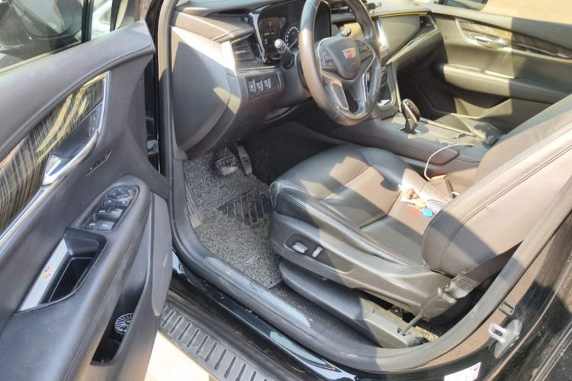 Used Cadillac XT5 2018 25T Luxury Model Interior 3