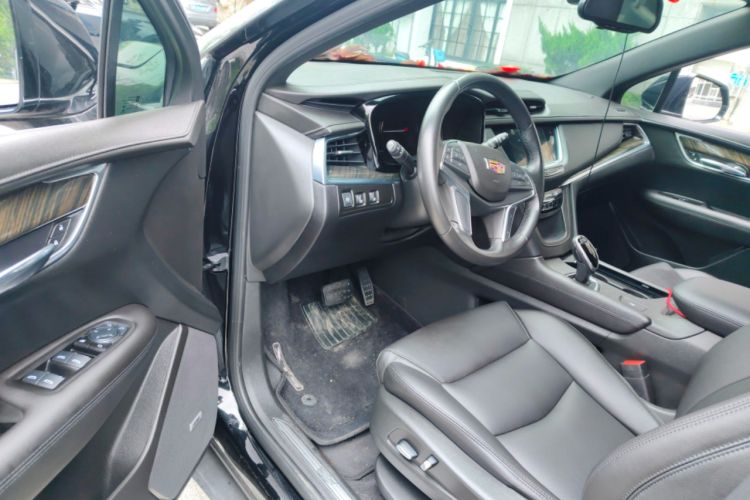 Used Cadillac XT5 2018 25T Tech Model Interior 3
