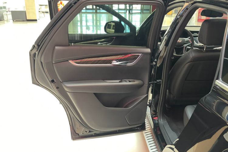 Used Cadillac XT5 2018 28E Four-Wheel Drive Tech Version Interior 4