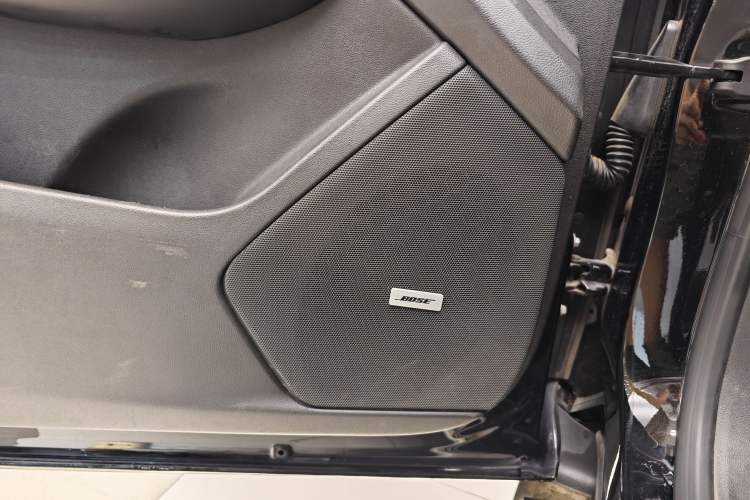 Used Cadillac XT5 2018 25T Luxury Model Interior 4