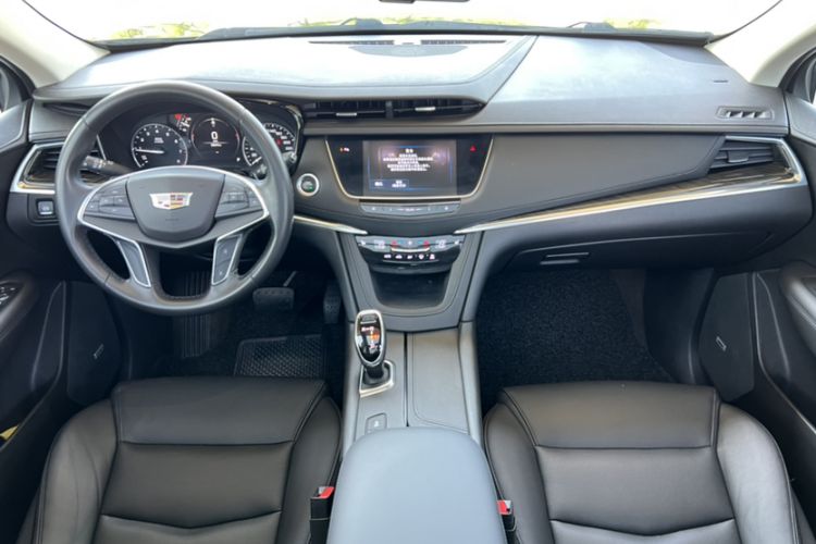 Used Cadillac XT5 2018 25T Luxury Model Interior 4