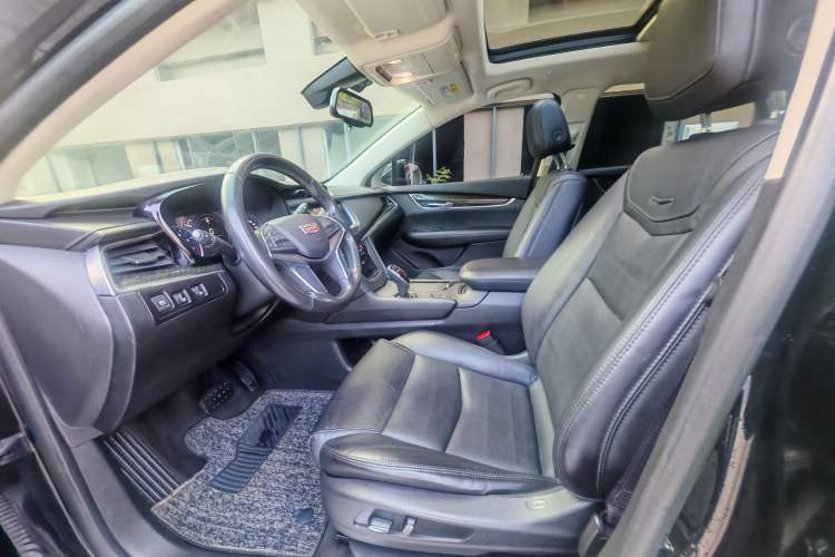 Used Cadillac XT5 2018 25T Luxury Model Interior 4