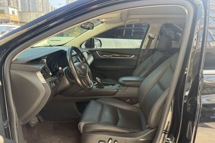 Used Cadillac XT5 2018 28T Four-Wheel Drive Luxury Model Interior 4