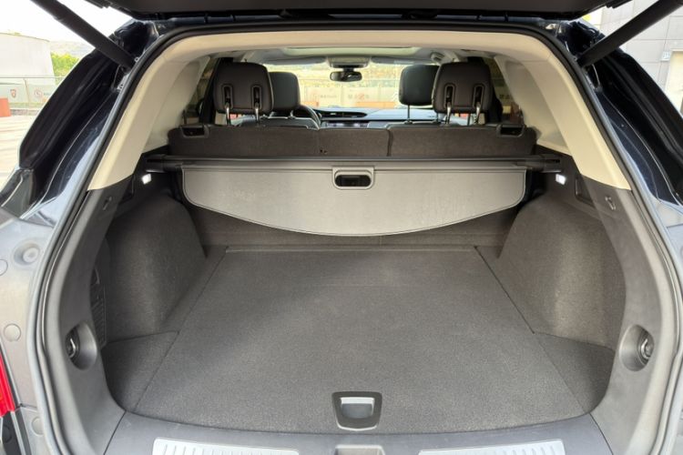 Used Cadillac XT5 2018 25T Luxury Model Interior 4