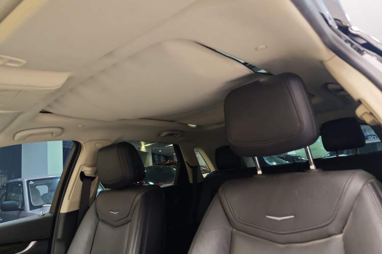 Used Cadillac XT5 2018 25T Luxury Model Interior 5