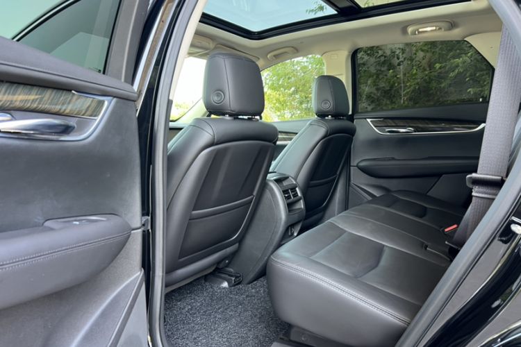 Used Cadillac XT5 2018 25T Luxury Model Interior 5
