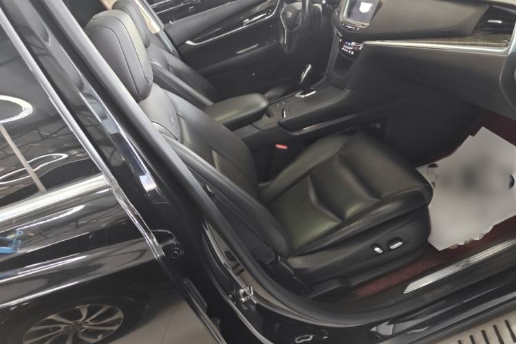Used Cadillac XT5 2018 25T Luxury Model Interior 5