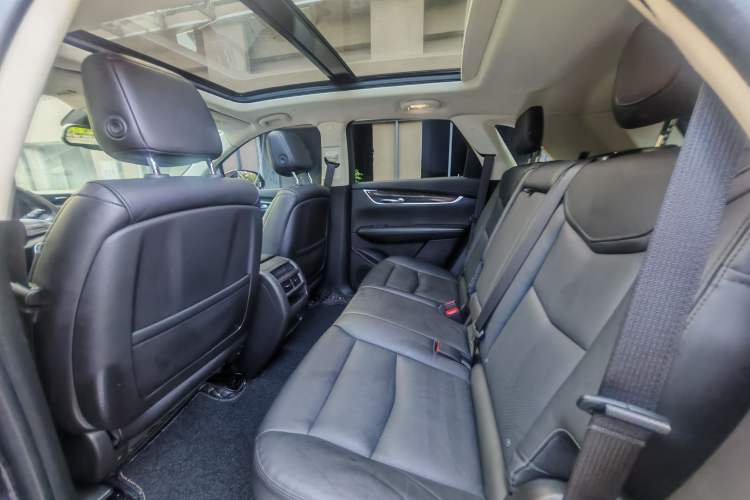 Used Cadillac XT5 2018 25T Luxury Model Interior 5