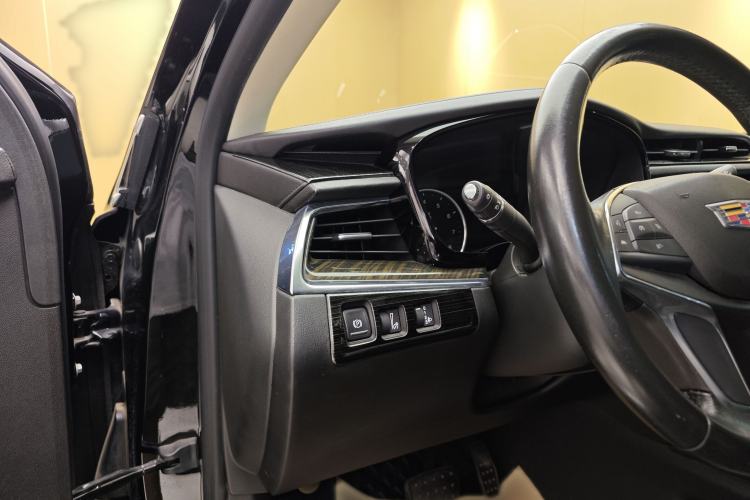 Used Cadillac XT5 2018 25T Luxury Model Interior 6