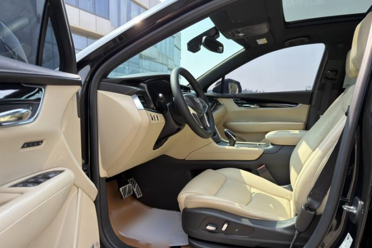 Used Cadillac XT5 2018 25T Luxury Model Interior 6