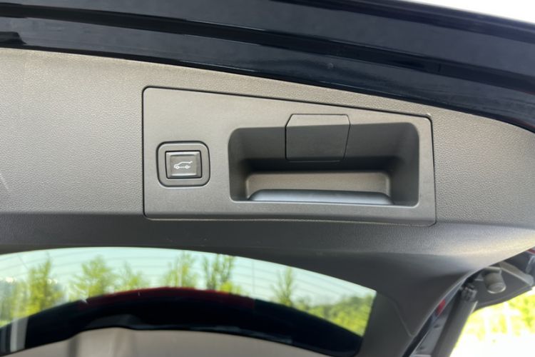 Used Cadillac XT5 2018 25T Luxury Model Interior 6