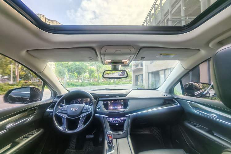 Used Cadillac XT5 2018 25T Luxury Model Interior 6