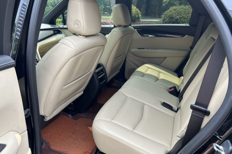 Used Cadillac XT5 2018 25T Tech Model Interior 6