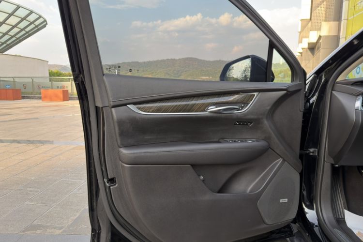 Used Cadillac XT5 2018 25T Luxury Model Interior 6