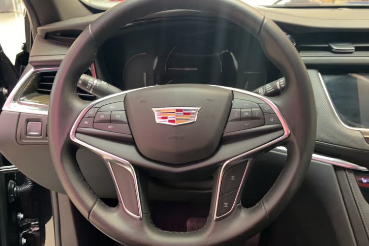Used Cadillac XT5 2018 28E Four-Wheel Drive Tech Version Interior 7