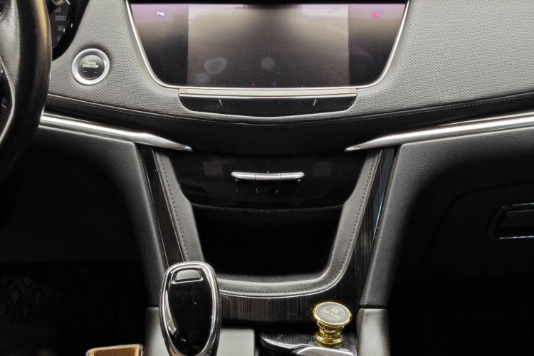 Used Cadillac XT5 2018 25T Luxury Model Interior 8