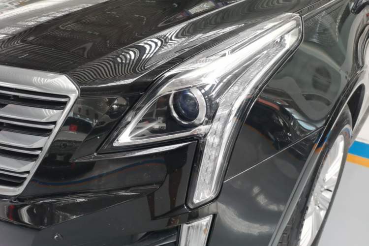 Used Cadillac XT5 2018 28E Four-Wheel Drive Tech Version Left Front Headlight