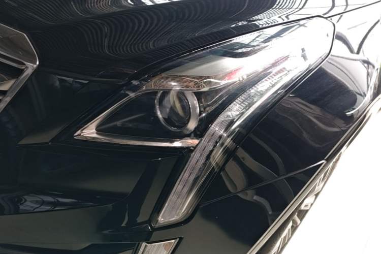 Used Cadillac XT5 2018 25T Luxury Model Left Front Headlight