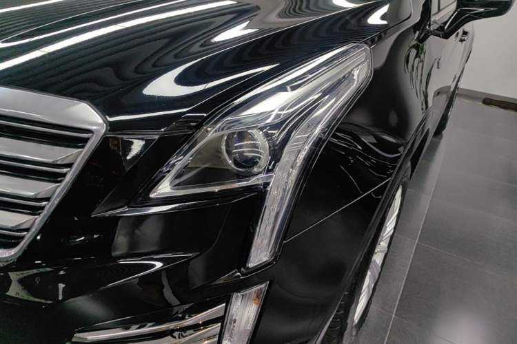 Used Cadillac XT5 2018 28E Four-Wheel Drive Tech Version Left Front Headlight
