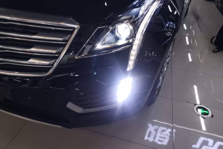 Used Cadillac XT5 2018 28E Four-Wheel Drive Tech Version Left Front Headlight